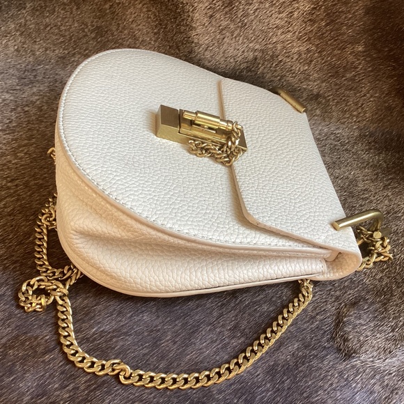 Beautiful Heavy Brass Hardware and Cream Colored Handbag - Picture 4 of 7